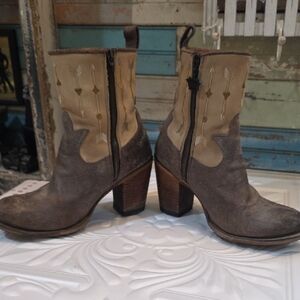 Junk Gysy LANE Stylish Tan Brown Women's  COWBOY Boots SZ 8.5